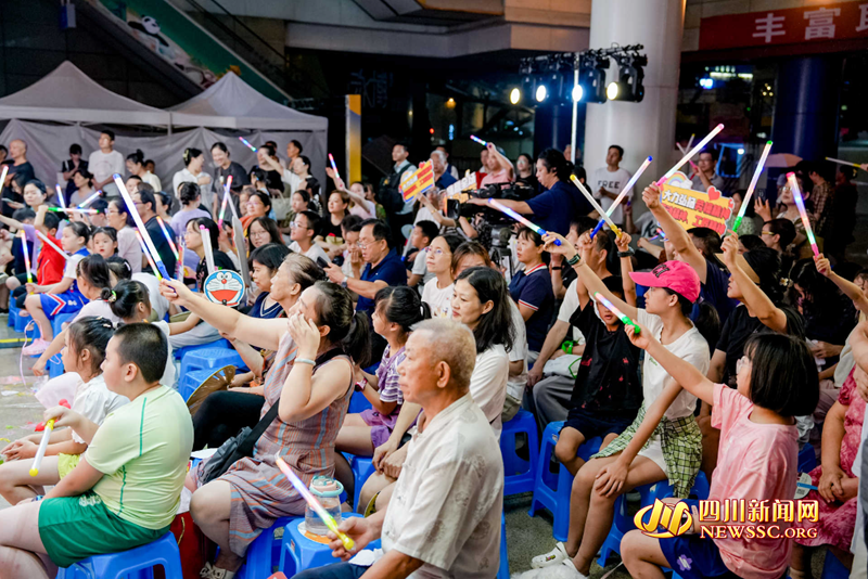 台下观众积极参与活动.png 台下观众积极参与活动.png