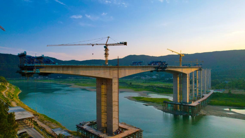 建设中的广绵扩容项目嘉陵江特大桥_副本.jpg 建设中的广绵扩容项目嘉陵江特大桥_副本.jpg