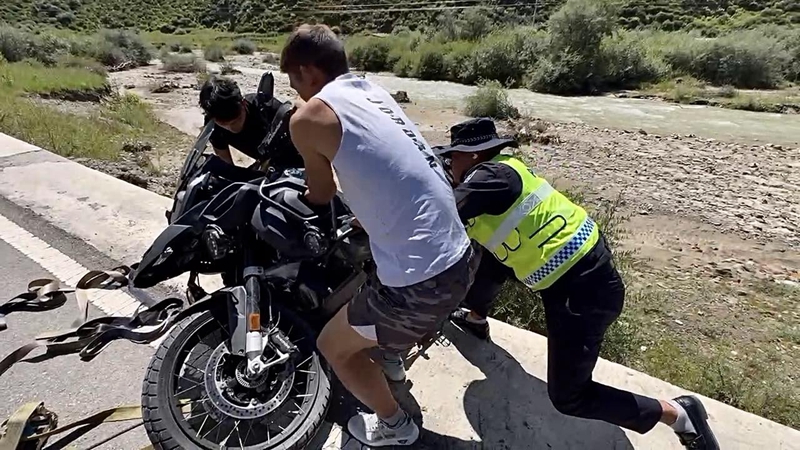 ���˺���̧����Ħ��_����.jpg