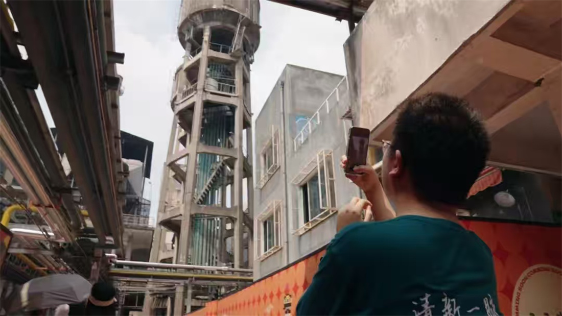 清华师生在东郊记忆调研.jpg 清华师生在东郊记忆调研.jpg