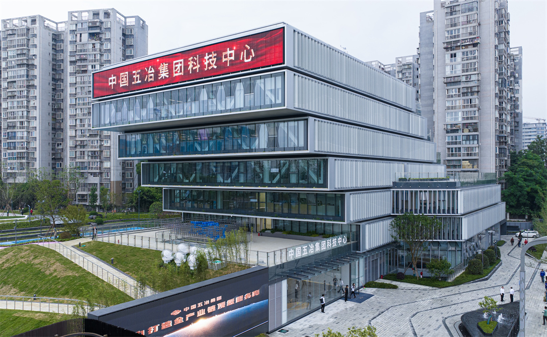 五冶科技中心的自动遮阳百叶窗.jpg 五冶科技中心的自动遮阳百叶窗.jpg