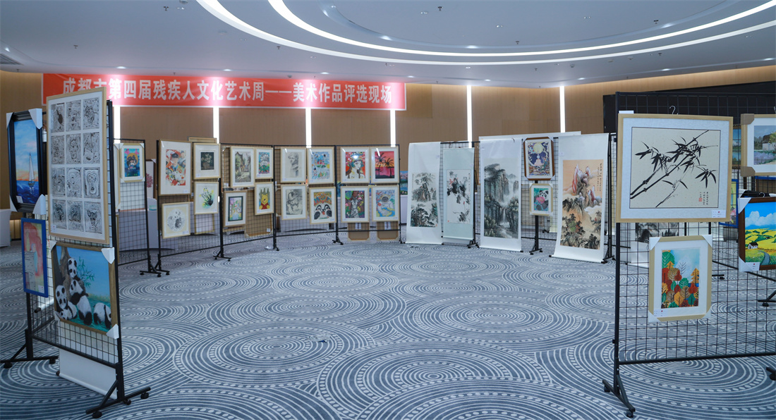 美术作品展览.jpg 美术作品展览.jpg