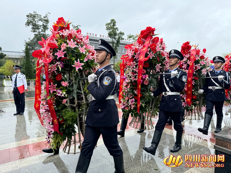 礼兵护送花篮_副本.jpg
