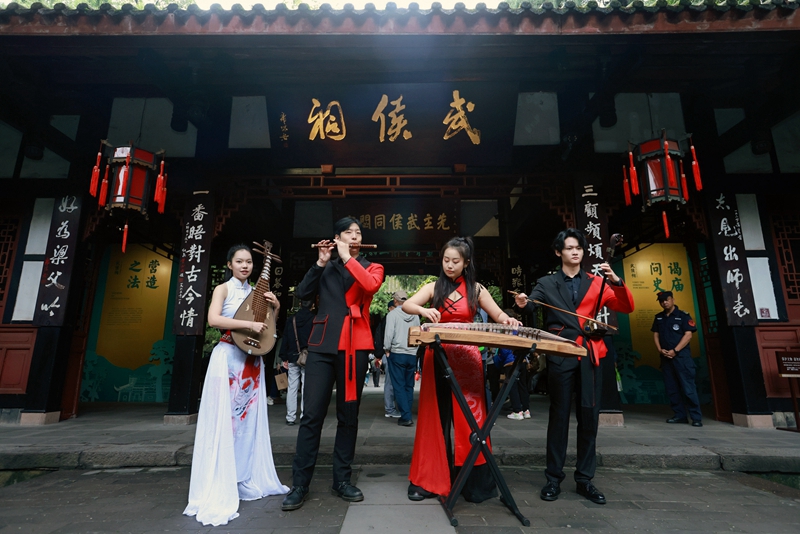 武侯祠民乐表演_副本.jpg 武侯祠民乐表演_副本.jpg