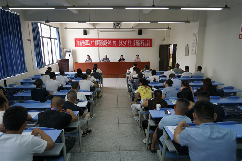 学员参与集中学习.jpg 学员参与集中学习.jpg