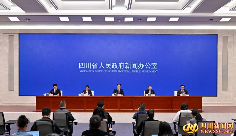 发布会现场.jpg 发布会现场.jpg