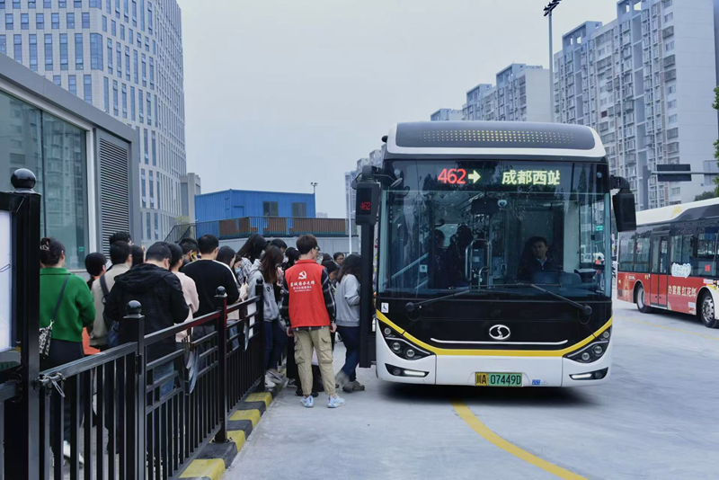 成都西站巴士换乘站焕新升级.png 成都西站巴士换乘站焕新升级.png