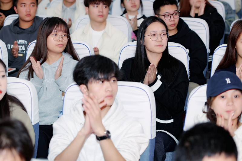 宣讲会现场2.png 宣讲会现场2.png