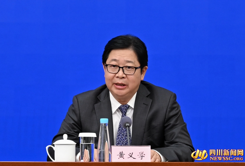 资阳市国资委主任黄义学.jpg 资阳市国资委主任黄义学.jpg