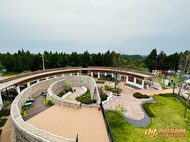山顶观景台.jpg 山顶观景台.jpg