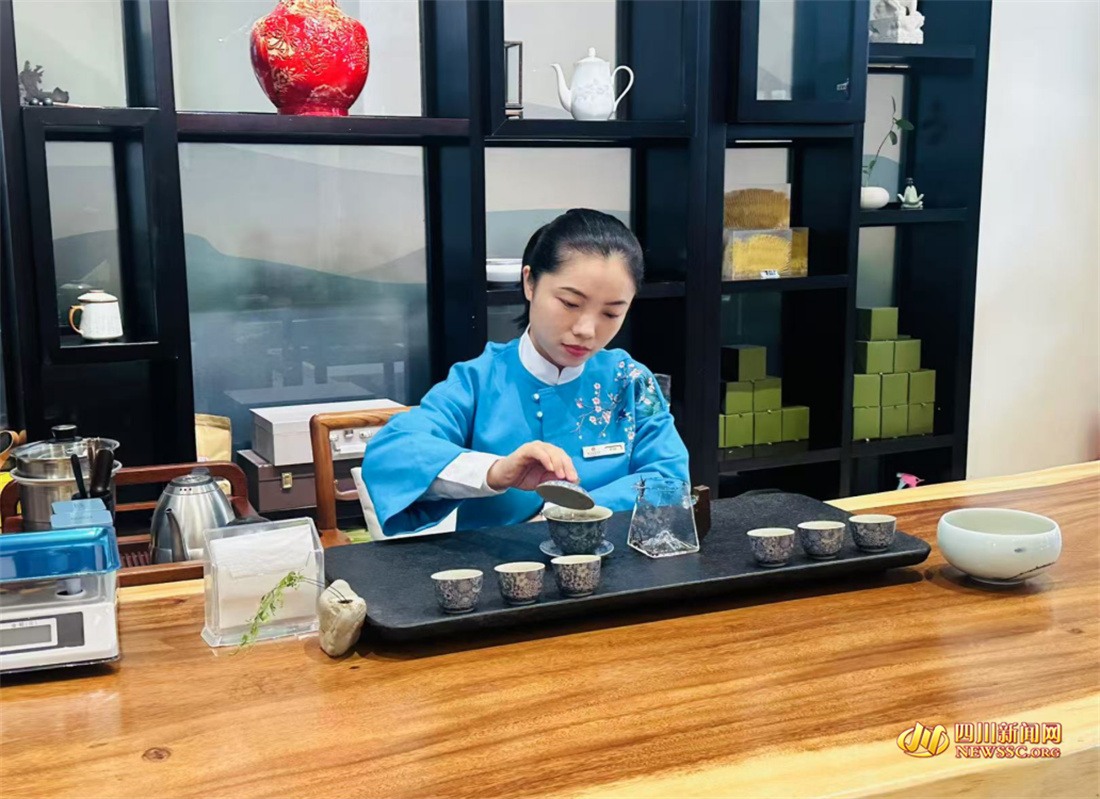 茶艺师汪程静.jpg 茶艺师汪程静.jpg