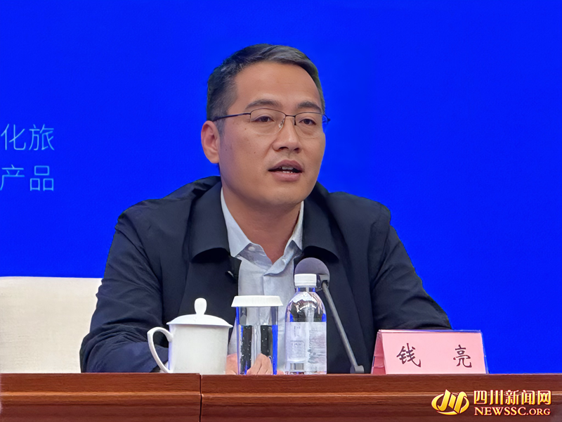 彭州市人民政府党组成员、副市长钱亮.png 彭州市人民政府党组成员、副市长钱亮.png