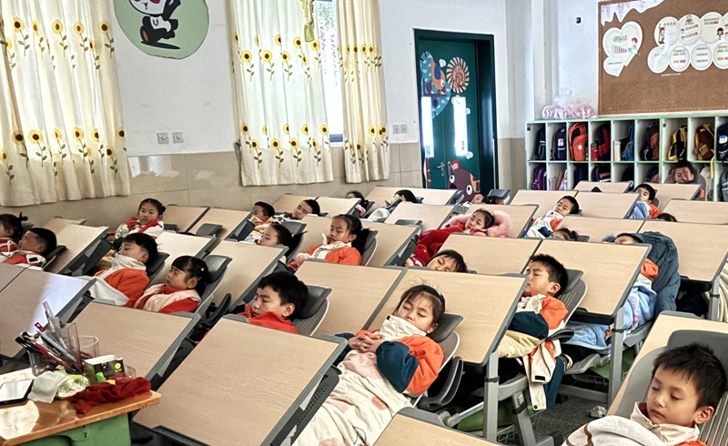 �ɶ�ʦ���������ٱ���Сѧһ�꼶ѧ������_����.jpg