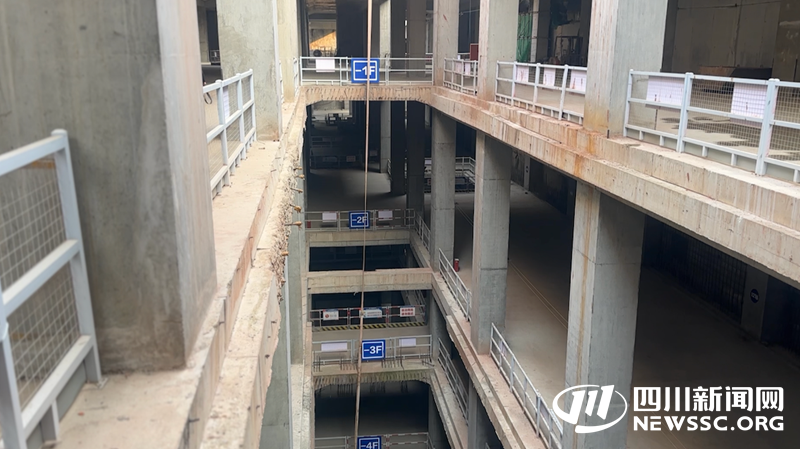 轨道交通18号线三期骡马市站施工现场.png