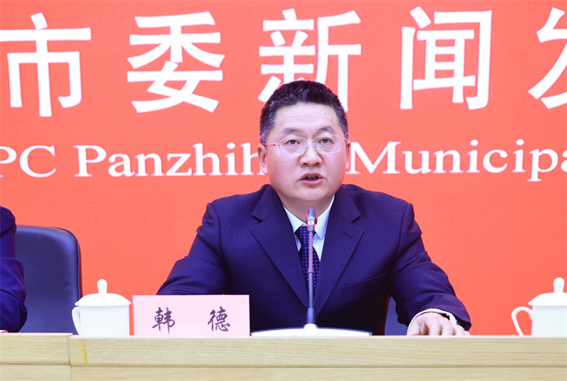 中共攀枝花市委副秘书长、市委共富办主任韩德 韩嘉伟摄.jpg