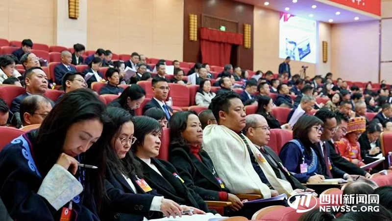 凉山彝族自治州第十二届人民代表大会第四次会议现场 (3)_副本.jpg