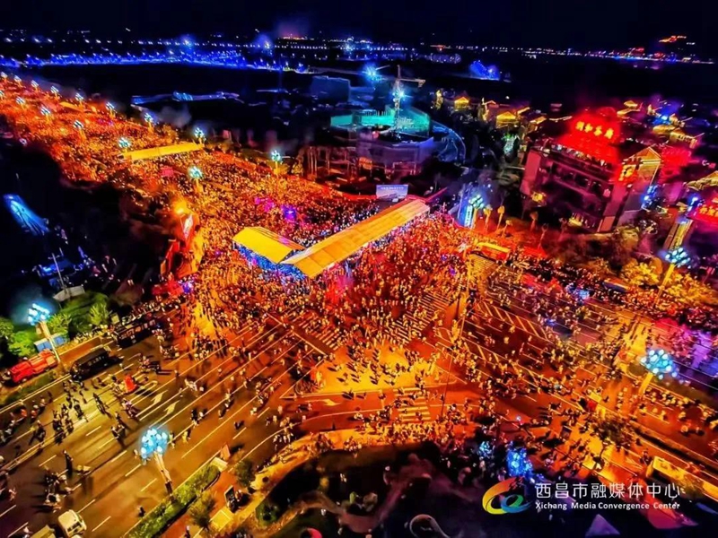火把节盛况(西昌市融媒体中心供图).jpg 火把节盛况(西昌市融媒体中心供图).jpg