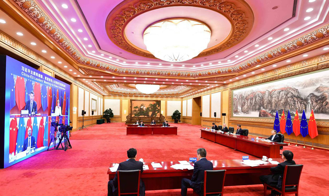 2020年9月14日晚,国家主席习近平在北京同欧盟轮值主席国德国总理默克尔、欧洲理事会主席米歇尔、欧盟委员会主席冯德莱恩共同举行会晤,会晤以视频方式举行。