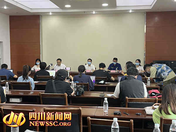 发布会现场1 (3).jpg