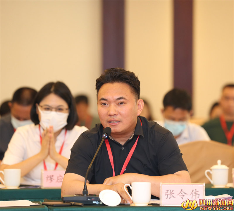 �Ĵ���ѧ����ѧԺ��Ժ���������� ����ΰ.jpg