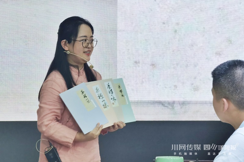 1661410511136031758.jpg 老师.jpg