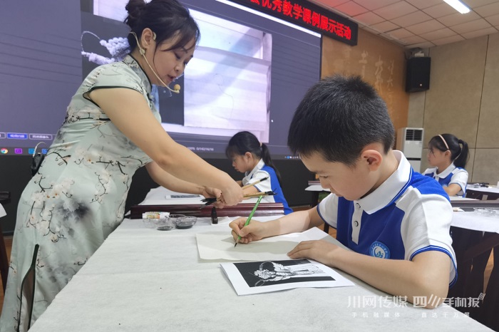 1661415398425060884.jpg 国画课孩子2.jpg