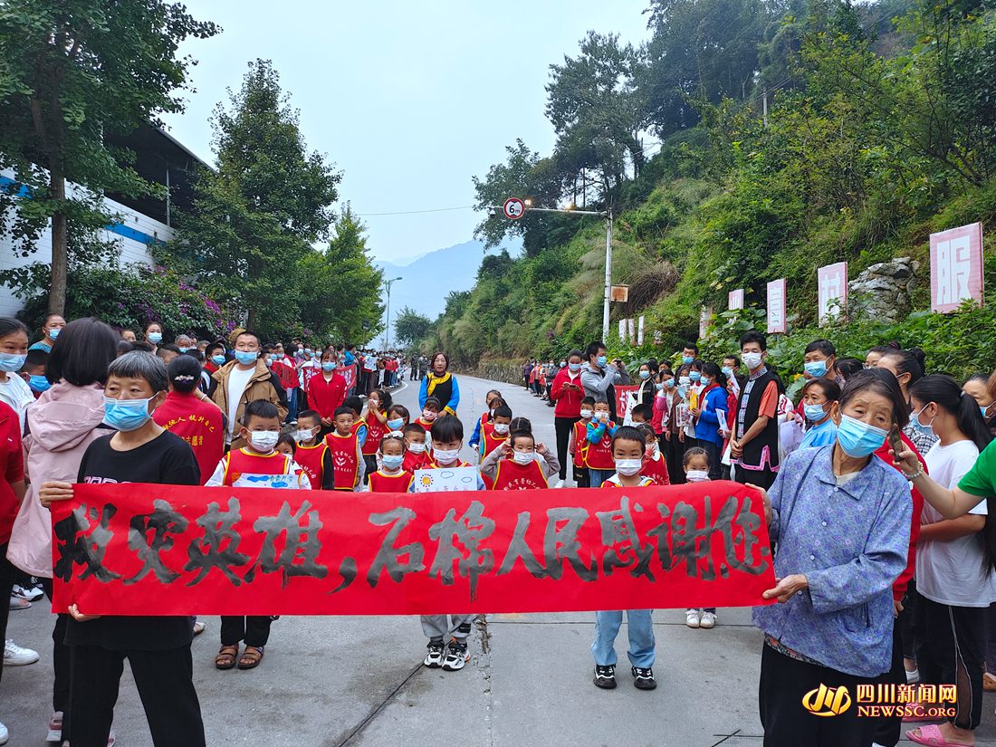 5 ʯ�ް����ͱ��Ĵ�ɭ�������ܶ�.jpg