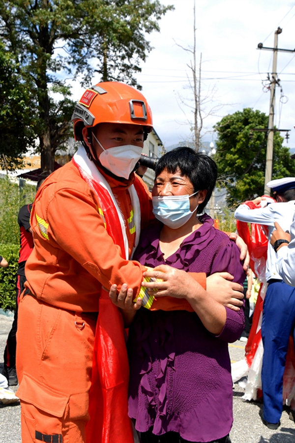 刷屏全网的汶川哥哥回家了 (4).jpg