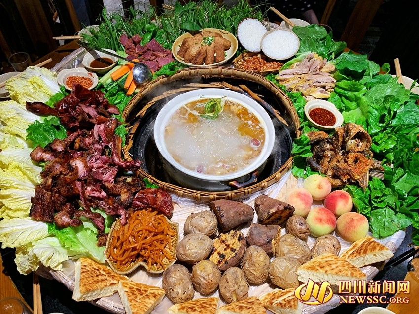 天全土司宴.jpg
