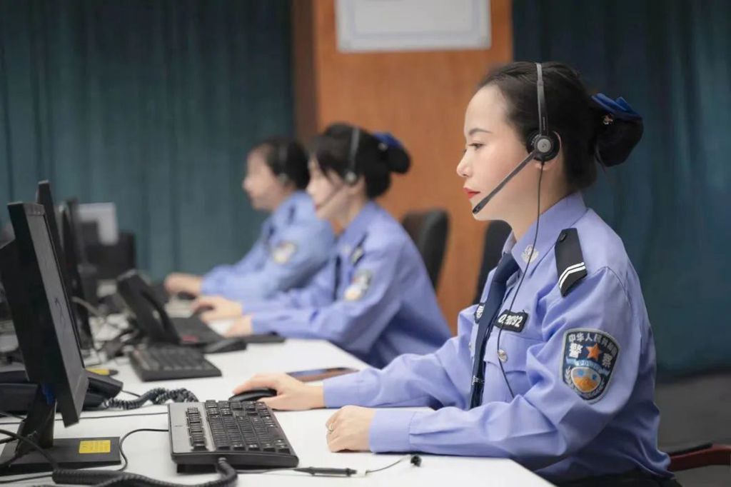 �Ӿ�Ա����Ӣ (2)_����.jpg