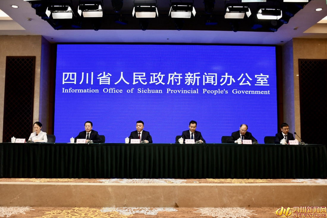 新闻发布会现场 (1).jpg