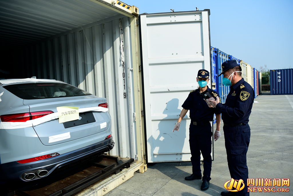 ������Ա�ڽ�45��ļ�װ���ڣ���������ڻ���_����.jpg