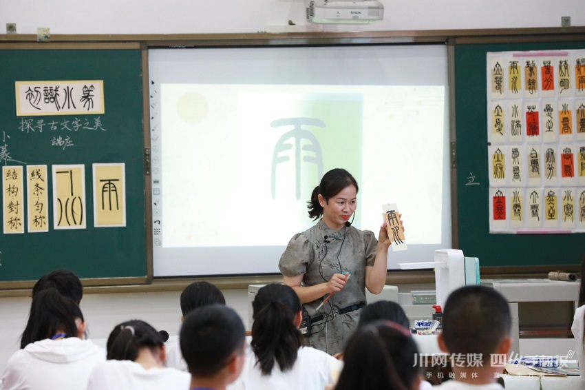 黄庆老师上课.jpg