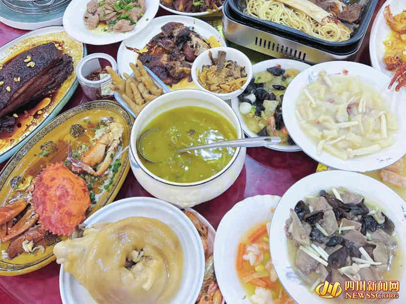 婚宴中大量可食用的食物被丢弃_副本.jpg
