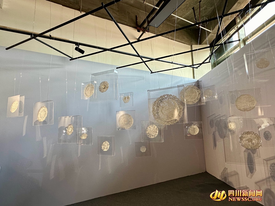 金细工-金花银叶缀丝路展品_副本.jpg