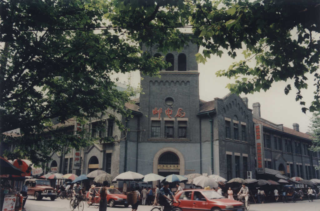 上世纪八九十年代的百年邮局 资料图(成都市邮政分公司供图 )_副本.jpg
