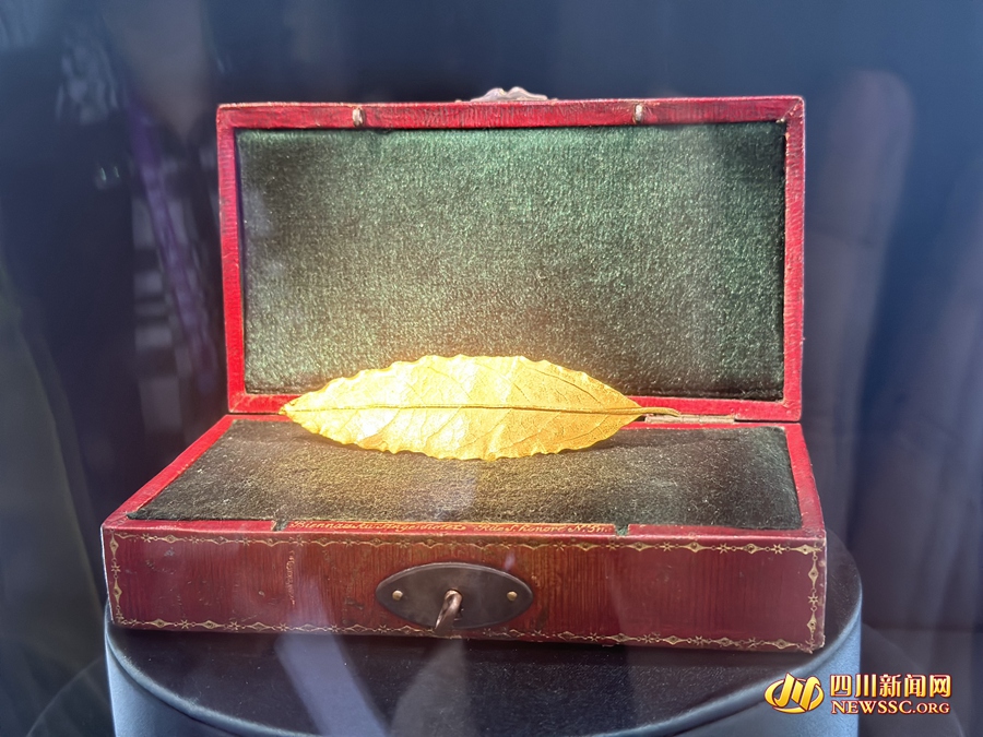 法国国宝拿破仑一世金叶子二度参展_副本.jpg