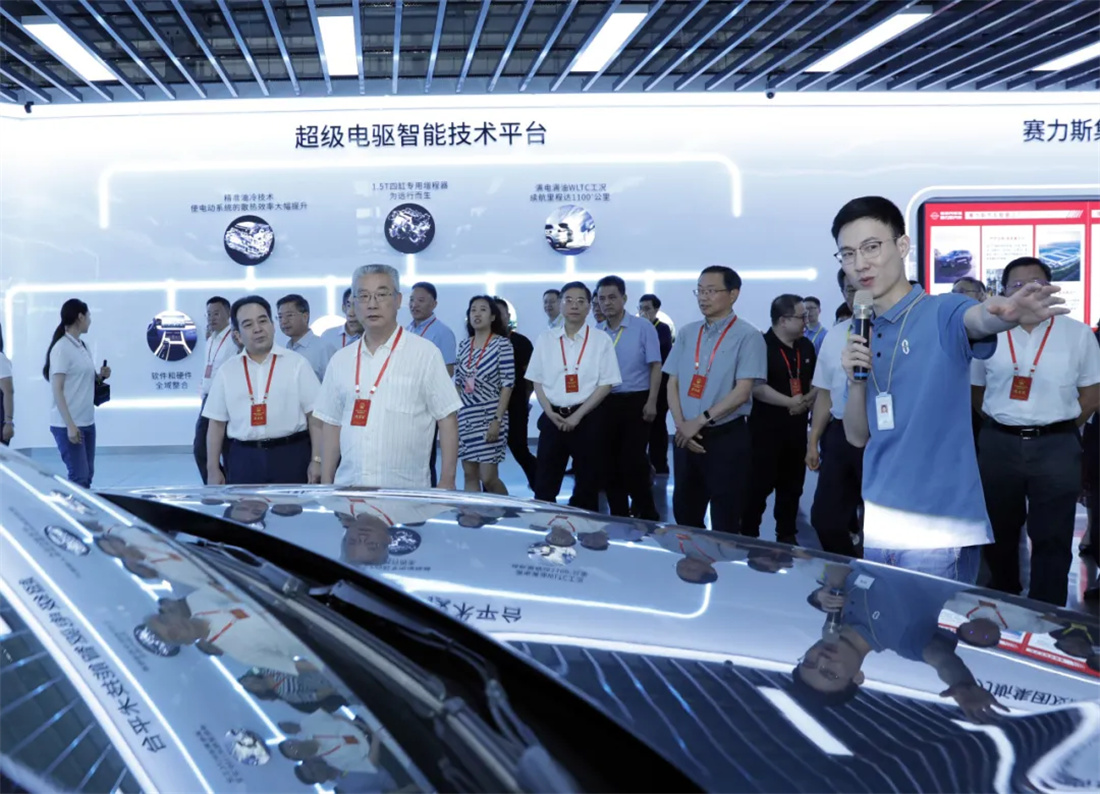 川渝部分全国人大代表联合开展专题调研.jpg 川渝部分全国人大代表联合开展专题调研.jpg