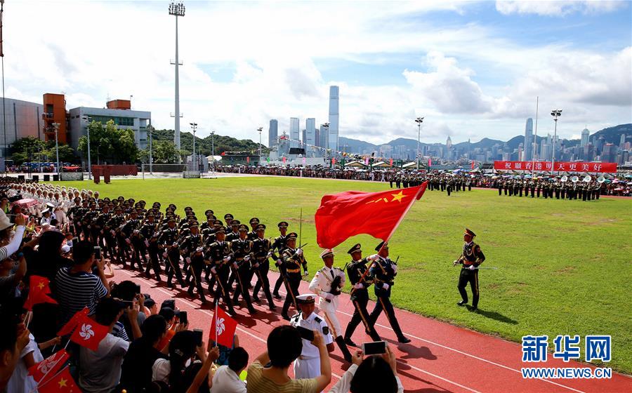 (图文互动)(7)香江卫士军旗红——中国人民解放军进驻香港20周年纪实