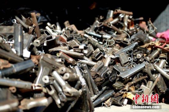 资料图片:枪支。