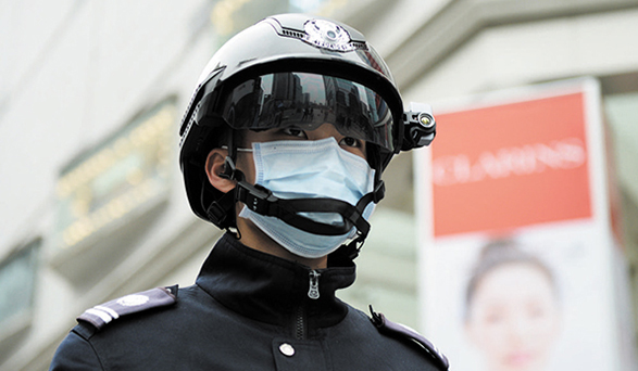 测温智能头盔 亮相成都街头