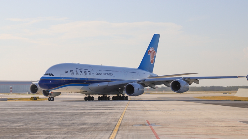【天府国际机场试飞"空中巨无霸 霸气的南航a380来了!
