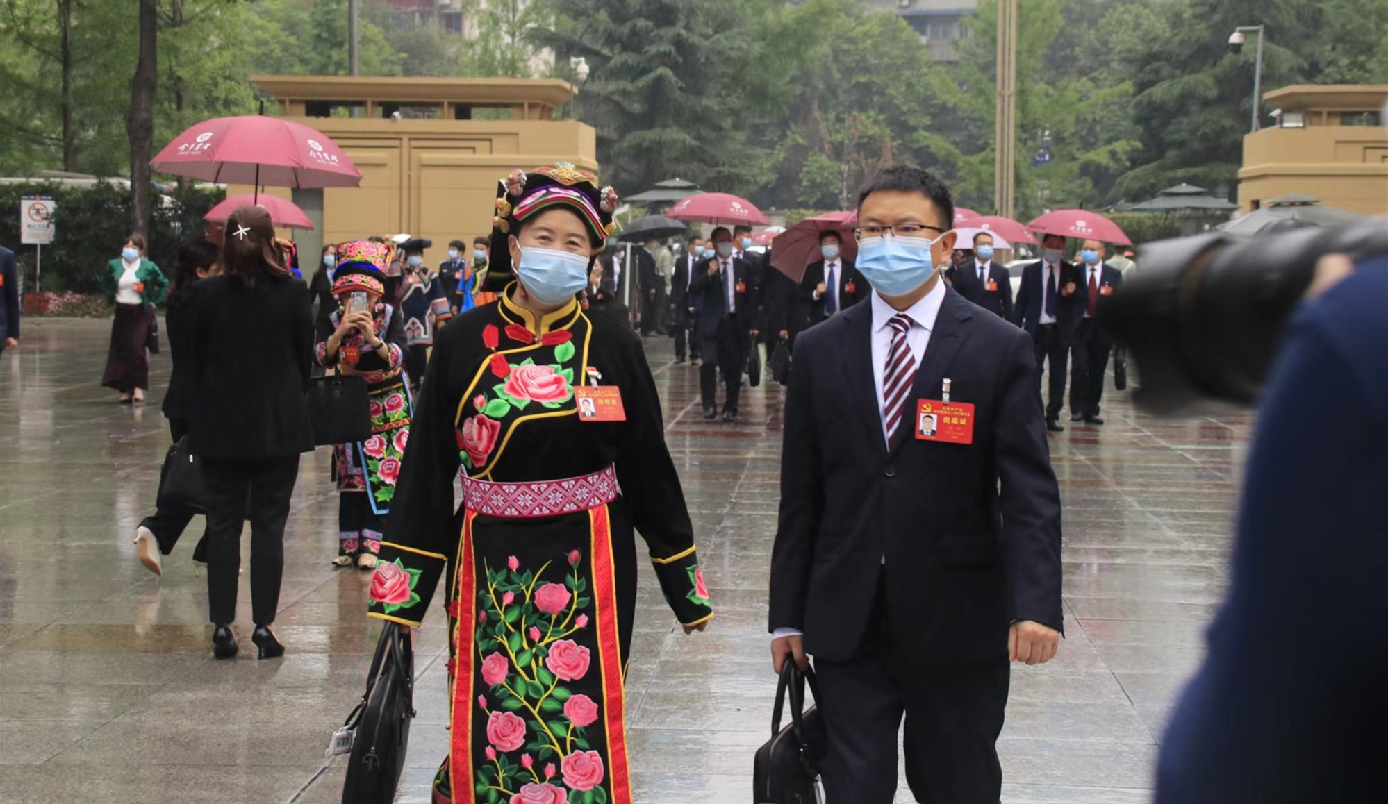 【聚焦党代会】省第十二次党代会开幕 党代表们步入会场