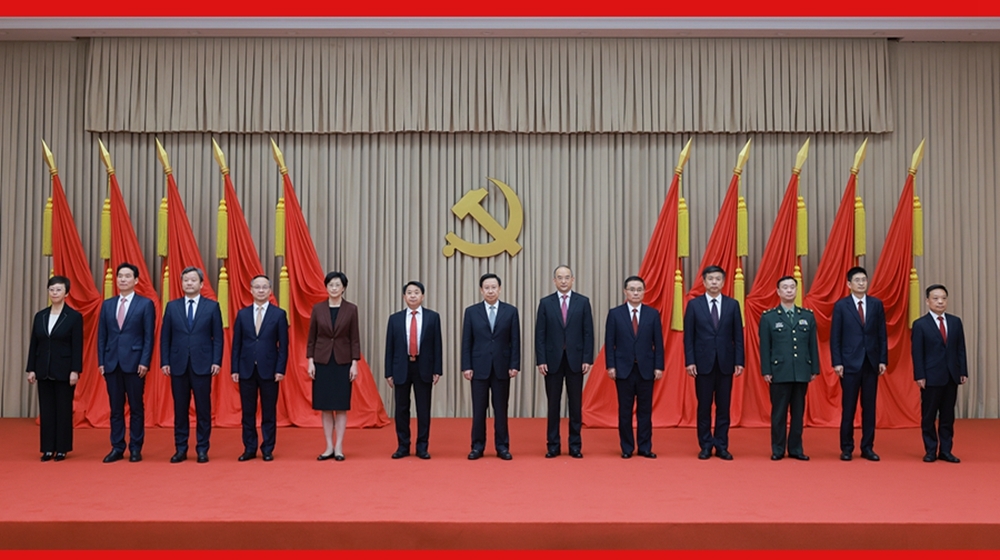 王晓晖率新一届省委常委同媒体记者见面