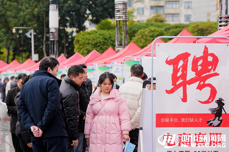 现场招聘会_副本.jpg 现场招聘会_副本.jpg