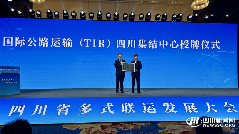 会议现场(2).jpg
