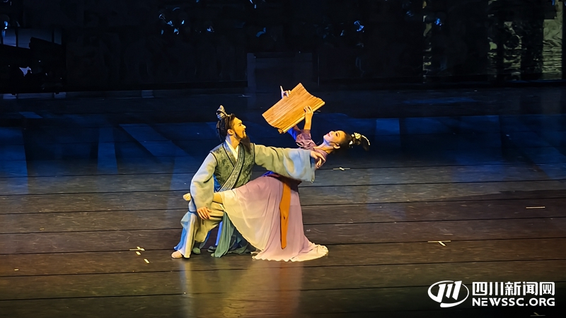 演出现场.jpg 演出现场.jpg