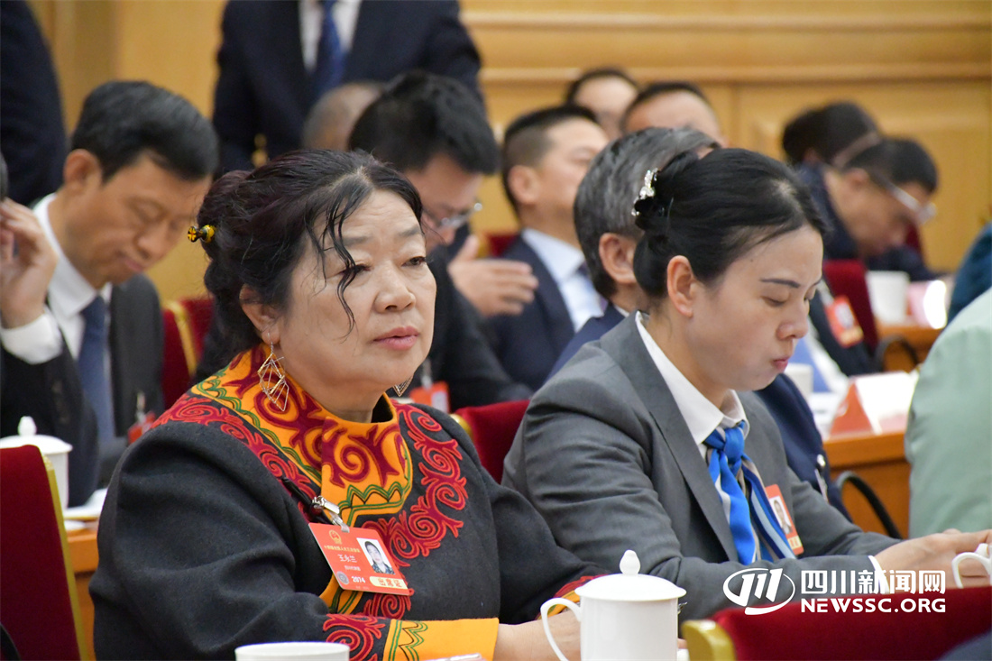 王永兰(左).jpg 王永兰(左).jpg